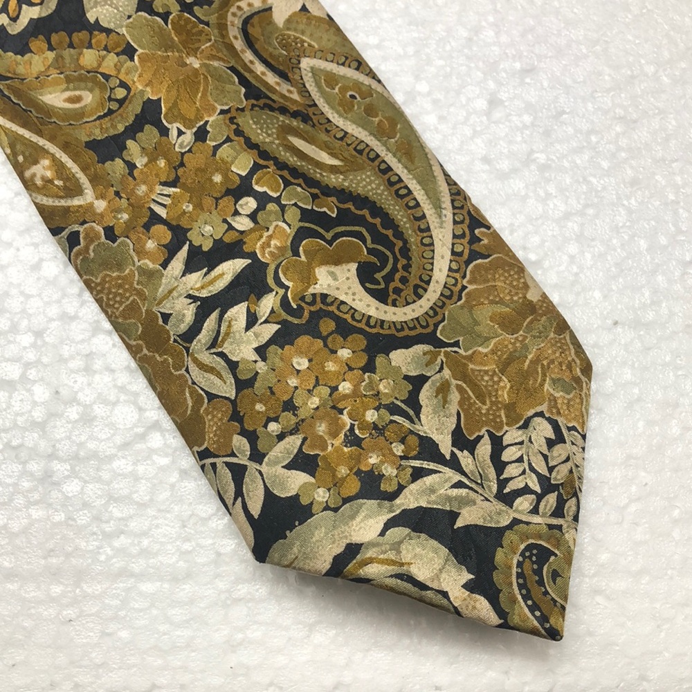 CLASSIC TIE 💯 % SILK